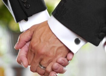 How to build strong relationships in gay couples?