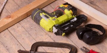 How to Choose Best Brad Nailer in 2020? – Buying Guide