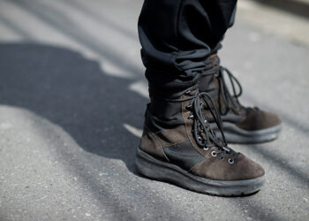 3 Ways to Clean Bates Boots