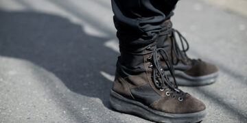 3 Ways to Clean Bates Boots