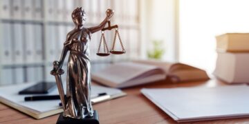 Law Firm Management: 5 Tips for Running a Successful Law Firm