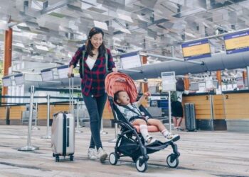 The art of traveling effortlessly: tips to travel with a baby!