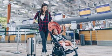 The art of traveling effortlessly: tips to travel with a baby!