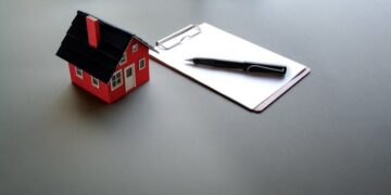 5 Factors to Consider When Choosing Home Insurance Policies