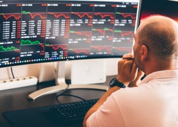 5 Tips for Becoming an Independent Investor