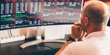 5 Tips for Becoming an Independent Investor