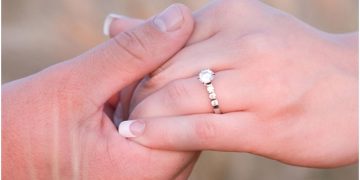 Top 7 Common Mistakes to Avoid when Buying Engagement Diamonds Ring
