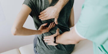 EIGHT WAYS TO MANAGE YOUR BACK PAIN WITHOUT MEDICINES