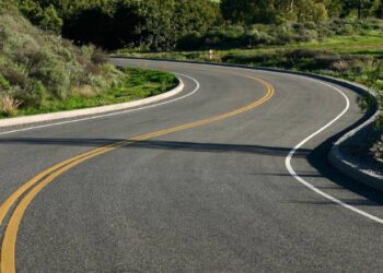 Asphalt Sealcoating – Pros and Cons