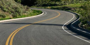 Asphalt Sealcoating – Pros and Cons