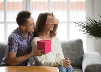 7 awesome and memorable ways to celebrate anniversaries