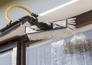 5 Important Tools to Use for a Commercial Window Cleaning