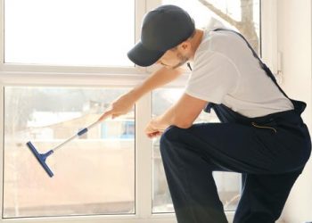 6 Top Reasons Why You Must Hire Professional Window Cleaners