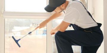 6 Top Reasons Why You Must Hire Professional Window Cleaners