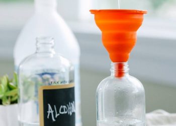 How to Make Homemade Glass Cleaner