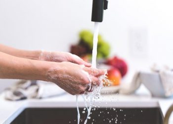 4 Must-Have Kitchen Cleaning Supplies for the Home and Business