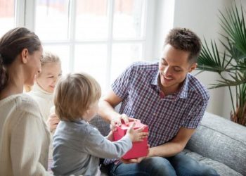 7 Clever Ideas Kids Can Apply To Make Christmas Special For Their Father