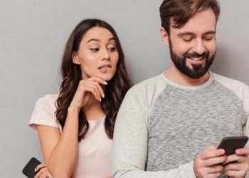 Best Way to Read Boyfriend’s Text Messages Without His Phone