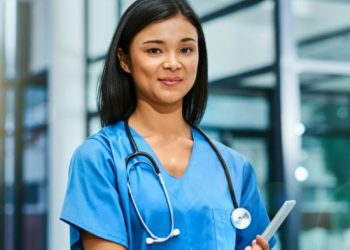 8 Reasons to Switch to a Career in Nursing