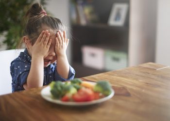 How to break bad eating habits with children