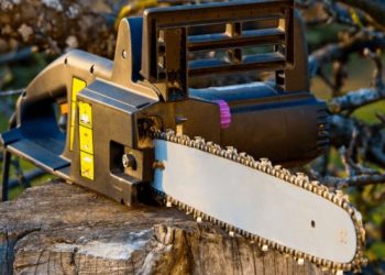 How to Pick the Best Chainsaw for Home Use