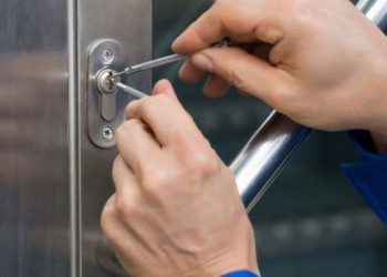 What are the reasons to go for a professional locksmith?