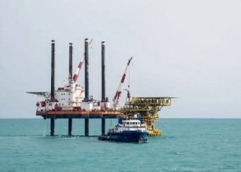 How Do Offshore Oil Rigs Function: Challenges And Equipment