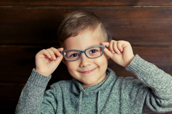 How to Know If Your Child Needs to Wear Eyeglasses