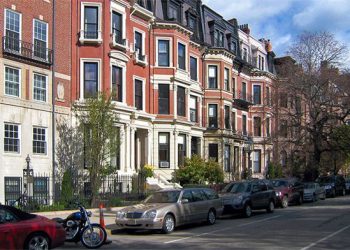 7 Amazing Benefits of Living Off Campus