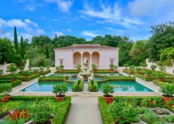 How To Redesign Your Garden Into A Beautiful Hang Out Spot