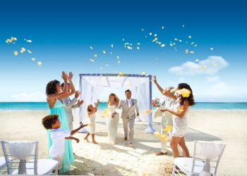 Beach or Mountain Wedding: Which is Better?