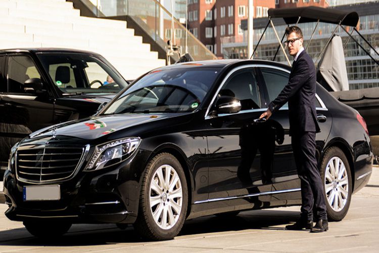 The benefits of using chauffeur service for business travelers