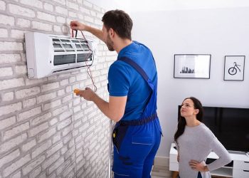 What are warning signs that require AC repair Conroe, TX?