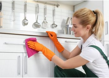 A Simple Guide to Deep Cleaning a Kitchen