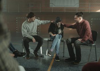 6 Tips to Help Family Members of an Addicted Person