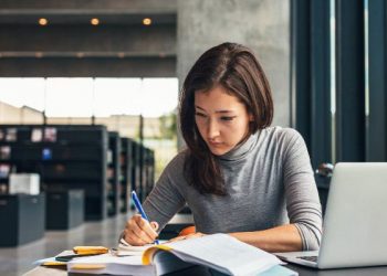 How to Keep Up With Your Studies: 7 Tips For Working Students