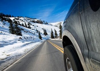 How to stay safe when traveling in the snow