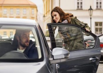 What You Should Know Before Getting in an Uber_Lyft