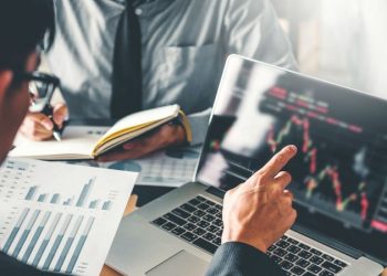 Risk management tips from Peter DeCaprio that can help to keep losses under control when trading in stocks