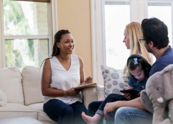 A Detailed Guide on How to Become a Social Worker