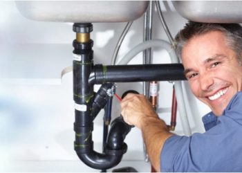 What are the key criteria to consider when shortlisting a plumber near me?