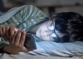 Six practical ways to break your child’s screen addiction