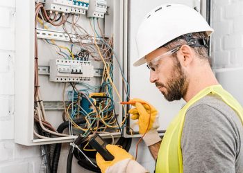 Things to consider before hiring an electrician as temporary service