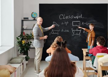 5 Best Skills to Add Before Taking a Teacher As a Profession