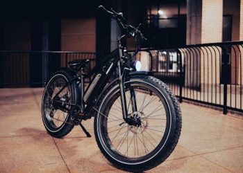 Electric Road Bike vs. Hybrid Bike: Which is more suitable?