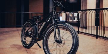 Electric Road Bike vs. Hybrid Bike: Which is more suitable?