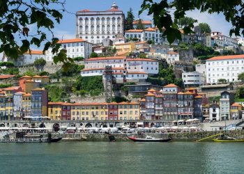 How Non-EU Citizens Can Qualify for a Residency Permit in Portugal