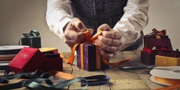 How to Choose a Gift for a Friend Who Loves Cooking!