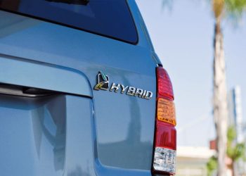 THINGS TO CONSIDER WHEN SHOPPING FOR A USED HYBRID CAR