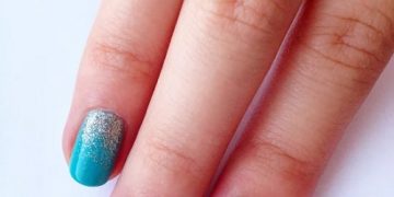 What is the Best Way to Apply Glitter Nails?